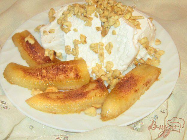 фото рецепта: Мороженое с жареными  бананами и грецкими орехами