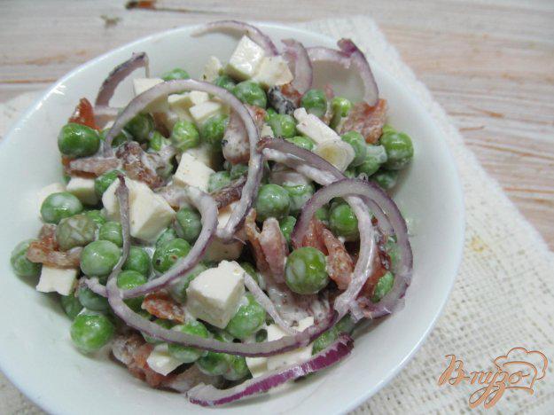 фото рецепта: Салат из замороженного горошка с беконом