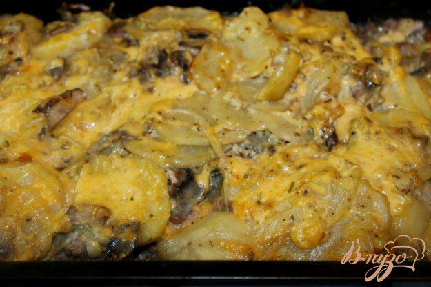 фото рецепта: Запеченный картофель со свиным фаршем, грибами и твердым сыром