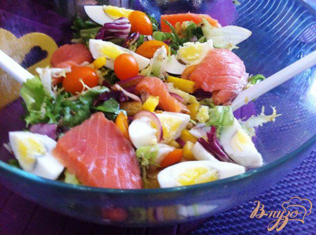 фото рецепта: Салат из овощного микса и семги