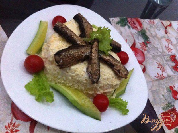 фото рецепта: Сырный салат со шпротами