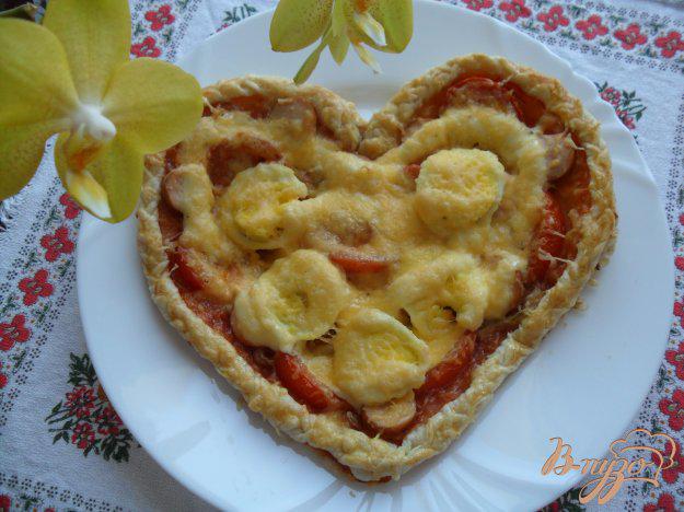 фото рецепта: Пицца Валентинка на слоенном тесте
