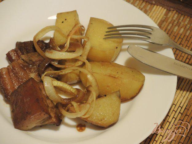 фото рецепта: Свинина, запеченная с картофелем