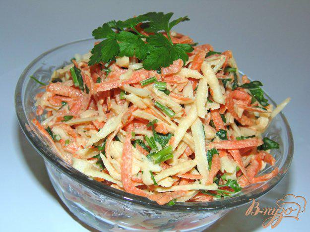 фото рецепта: Морковный салат с корнем сельдерея