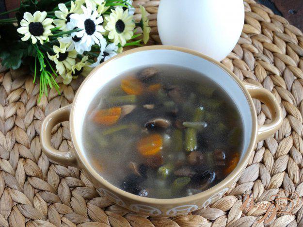 фото рецепта: Суп со стручковой фасолью и грибами