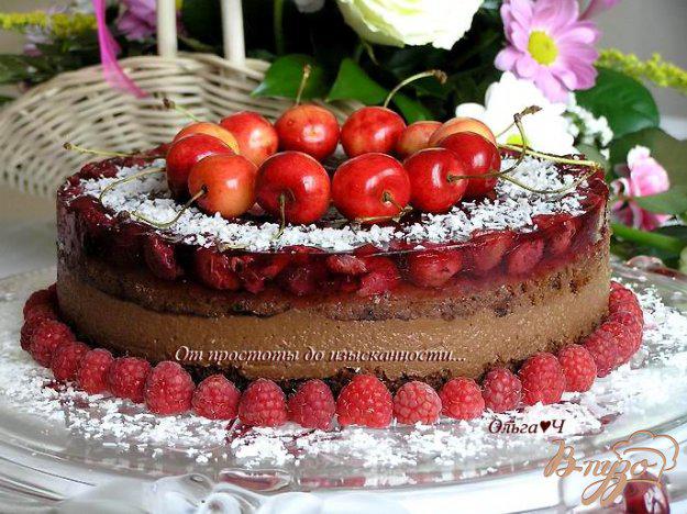 фото рецепта: Шоколадный торт с ягодами