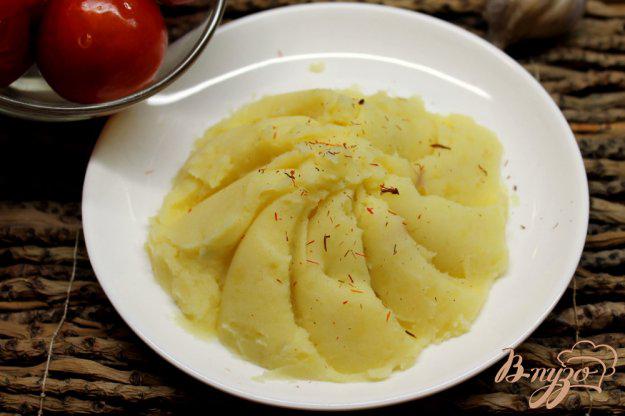 фото рецепта: Картофельное пюре с чесноком и шафраном