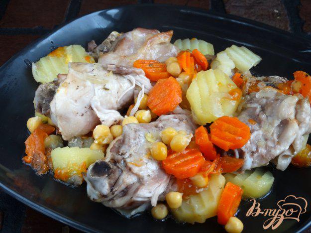 фото рецепта: Курица запеченная с овощами и нутом