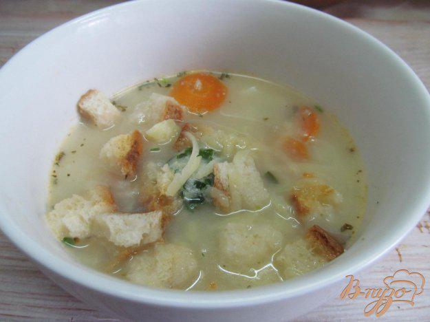 фото рецепта: Сливочный суп с цветной капустой и сухариками