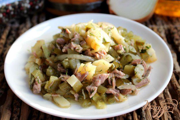 фото рецепта: Салат с картофелем соленым огурчиком и бужениной