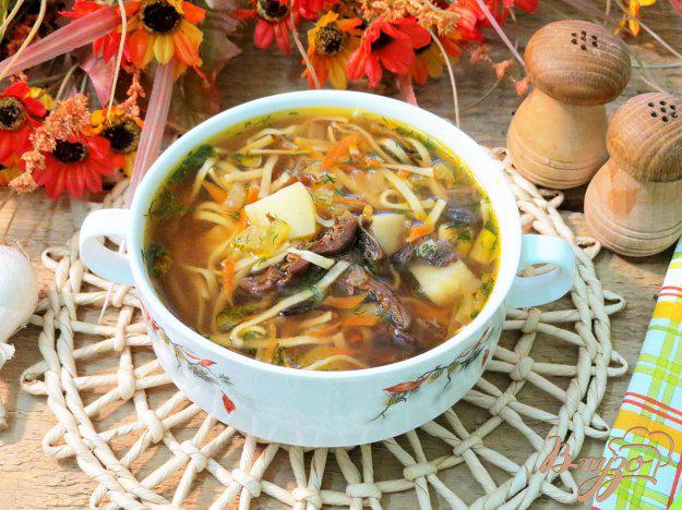 фото рецепта: Суп из сушёных грибов с домашней лапшой