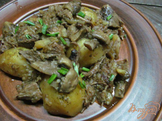 фото рецепта: Картофель с грибами с мясом под соевым соусом