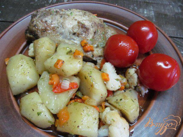 фото рецепта: Куриные бедра с картофелем