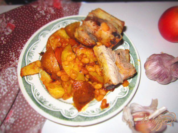 фото рецепта: Свиные ребра запеченные с овощами и фасолью