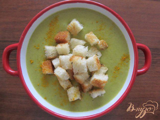фото рецепта: Суп-пюре из брокколи с сухариками