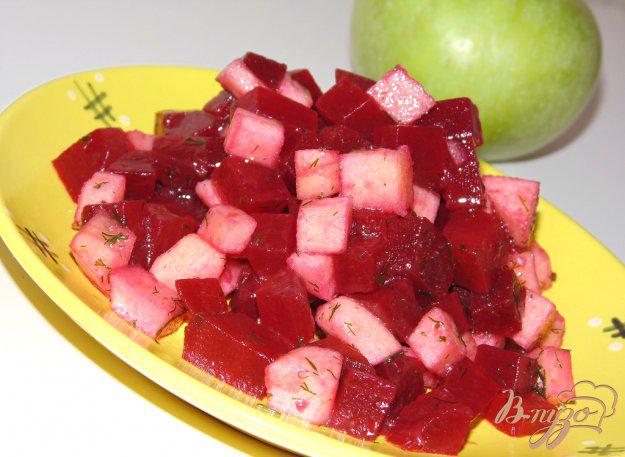 фото рецепта: Салат из свеклы с яблоком и укропом