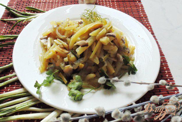 фото рецепта: Жареный картофель с грибами и черемшой