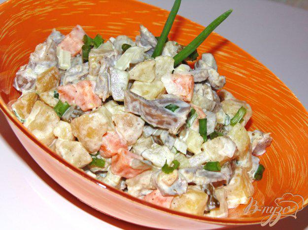 фото рецепта: Сытный салат с куриными желудочками