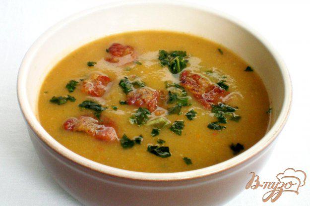 фото рецепта: Крем -суп с поджаренной грудинкой, чесноком и шпинатом