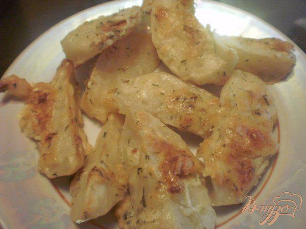 фото рецепта: Картофель запеченный в соусе из кефира и адыгейского сыра