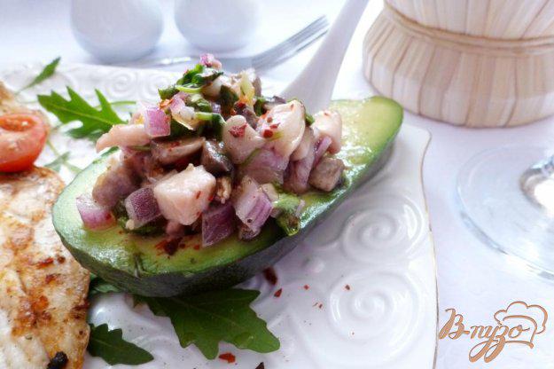 фото рецепта: Грибная сальса в авокадо