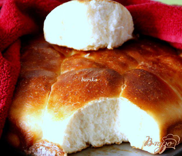 фото рецепта: Пирог из  булочек с колбасой и сыром