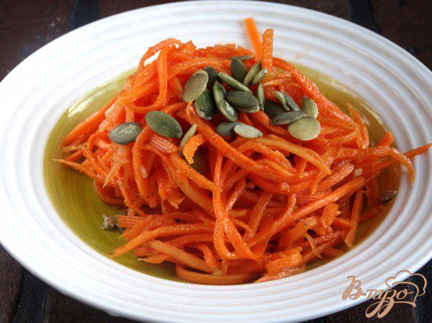 фото рецепта: Морковь по-корейски с тыквенными семечками