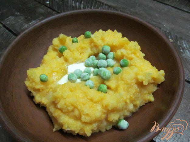 фото рецепта: Картофельное пюре с тыквой и зеленым горошком