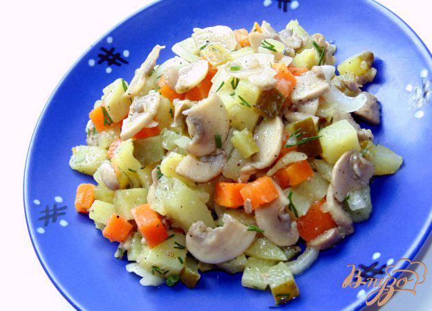 фото рецепта: Картофельный салат с шампиньонами