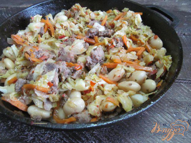 фото рецепта: Капуста с фасолью и домашними колбасками