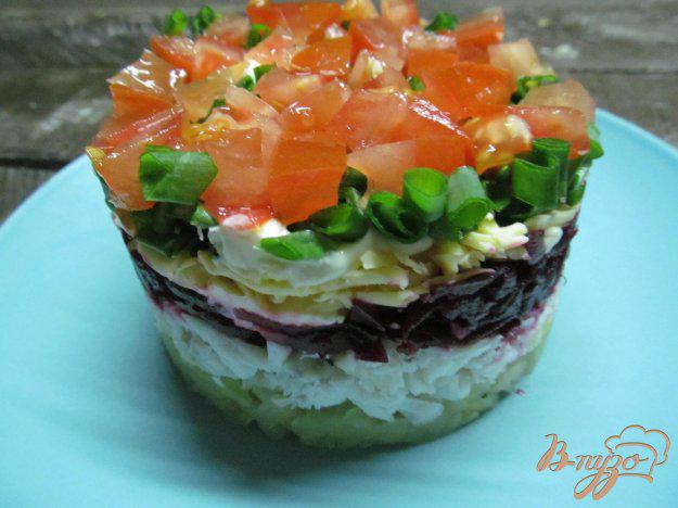 фото рецепта: Салат из отварной рыбы сыра и свеклы