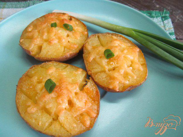 фото рецепта: Запеченный картофель под сыром
