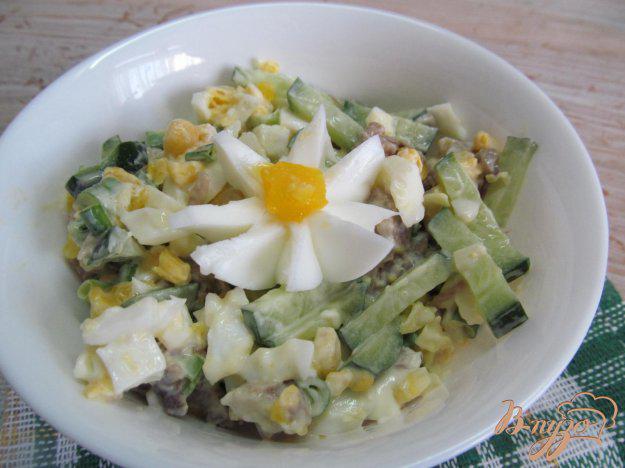 фото рецепта: Салат из говядины с кукурузой и яйцом