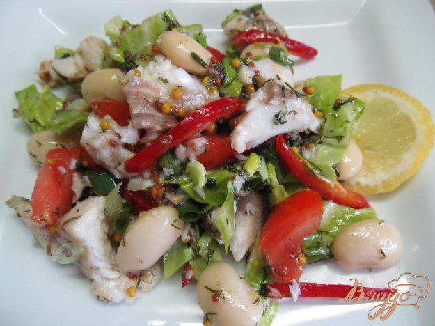 фото рецепта: Салат из отварной рыбы с овощами и фасолью