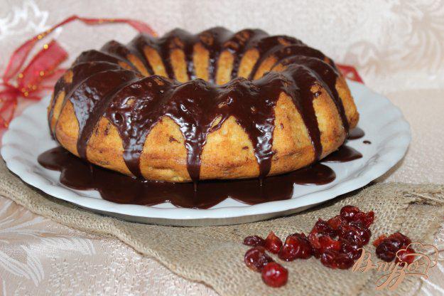 фото рецепта: Творожный кекс с вяленой вишней и шоколадом
