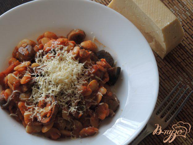 фото рецепта: Фасоль с грибами в томатном соусе