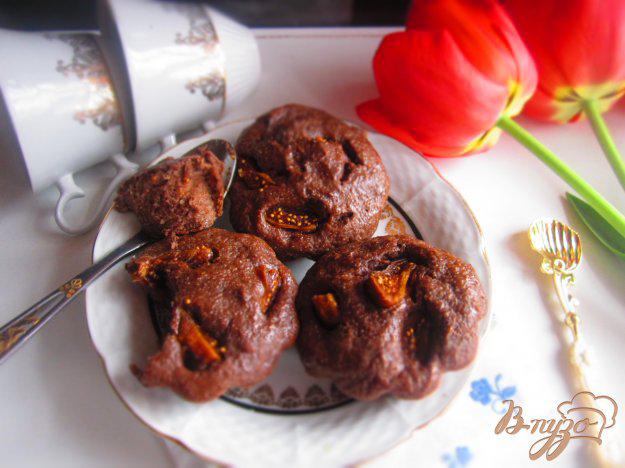 фото рецепта: Шоколадная творожная запеканка с инжиром