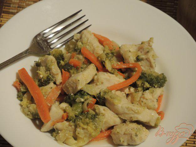 фото рецепта: Курица с брокколи и овощами