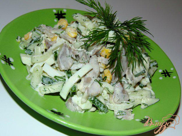 фото рецепта: Салат из куриных желудков со свежим огурцом