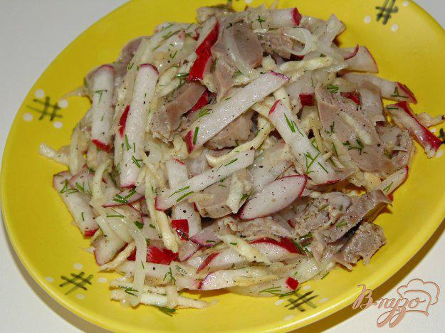 фото рецепта: Салат с куриными желудками и редисом