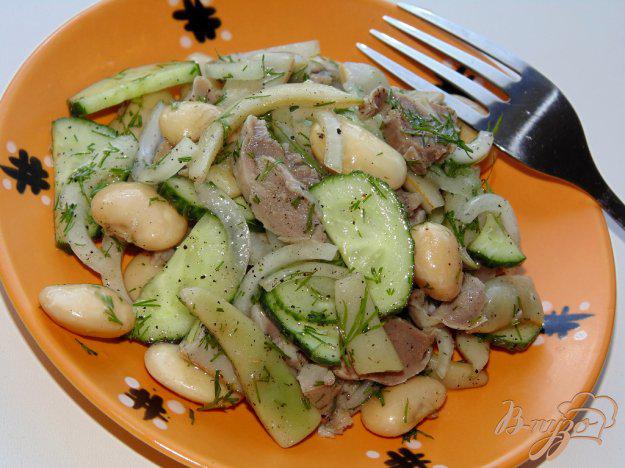 фото рецепта: Салат из двух видов фасоли и куриных желудков
