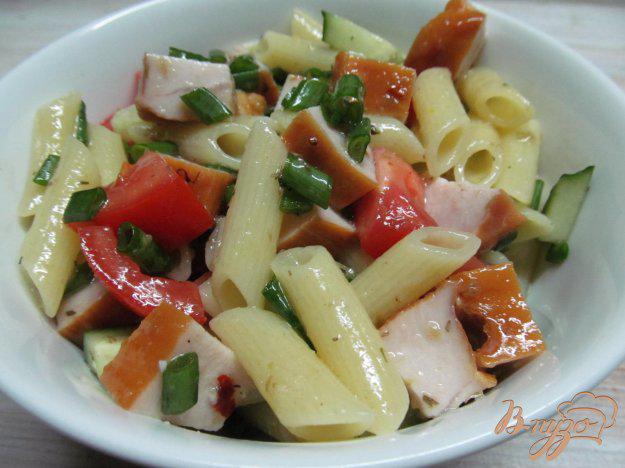 фото рецепта: Салат с макаронами и копченой куриной грудинкой