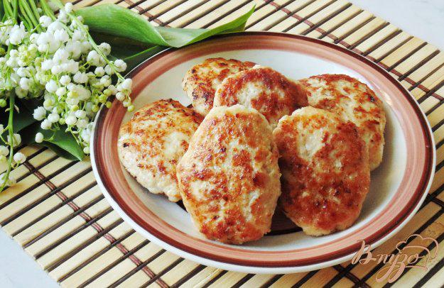 фото рецепта: Мясные котлеты с отварными яйцами и сыром