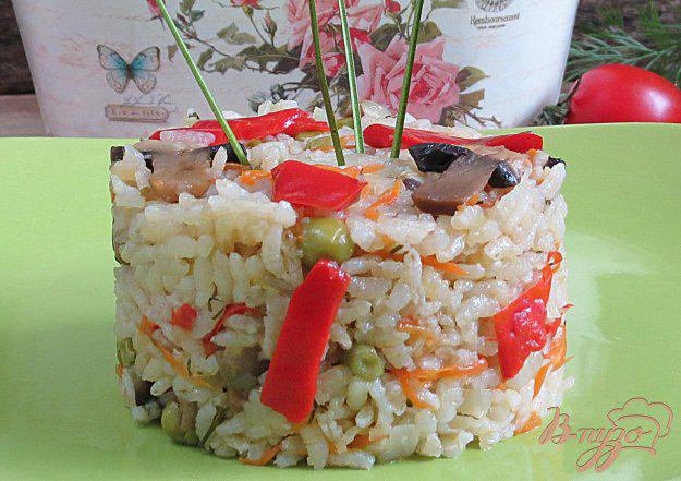 фото рецепта: Рис с грибами, горошком и перцем