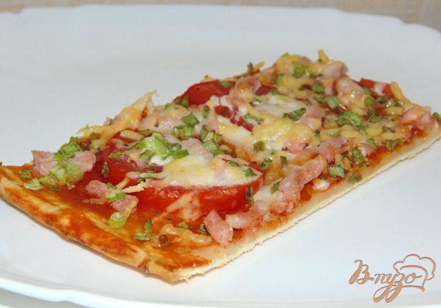 фото рецепта: Пицца с ветчиной и помидором