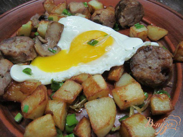 фото рецепта: Жареный картофель с домашними колбасками