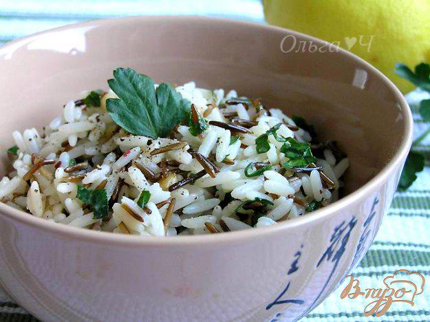 фото рецепта: Рис с зеленью и кедровыми орехами