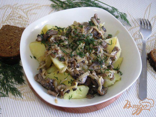 фото рецепта: Молодой картофель с грибами