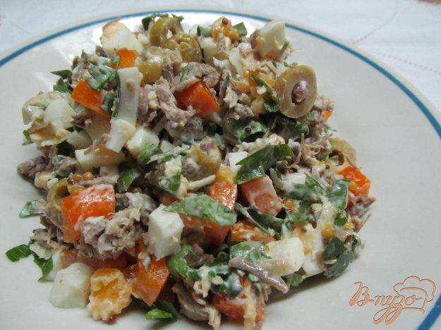 фото рецепта: Мясной салат с перцем и оливками