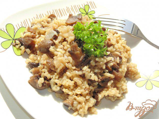 фото рецепта: Бурый рис с шампиньонами